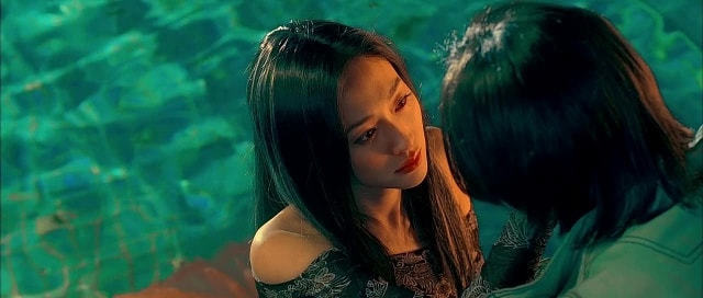 提起李小冉,小编很喜欢她在电影《龙虎门》里的角色,电影虽然槽点满满