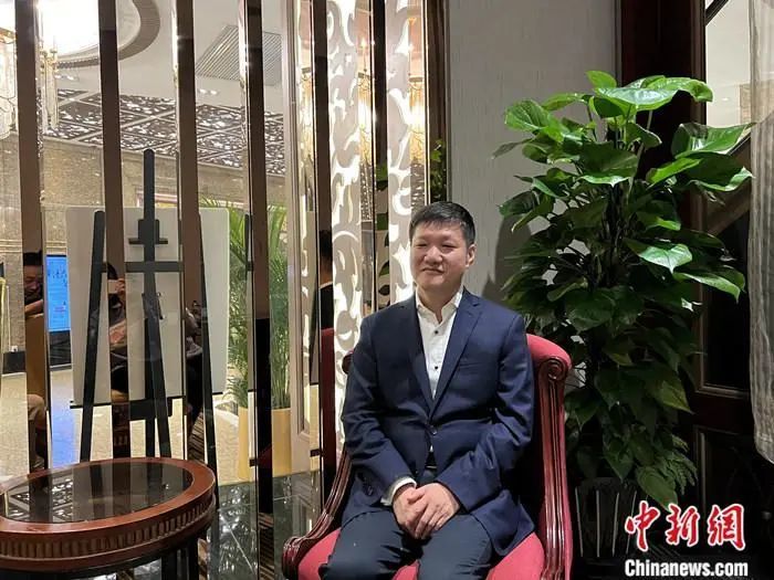 老挝中华总商会会长姚宾接受中新社记者采访_腾讯新闻