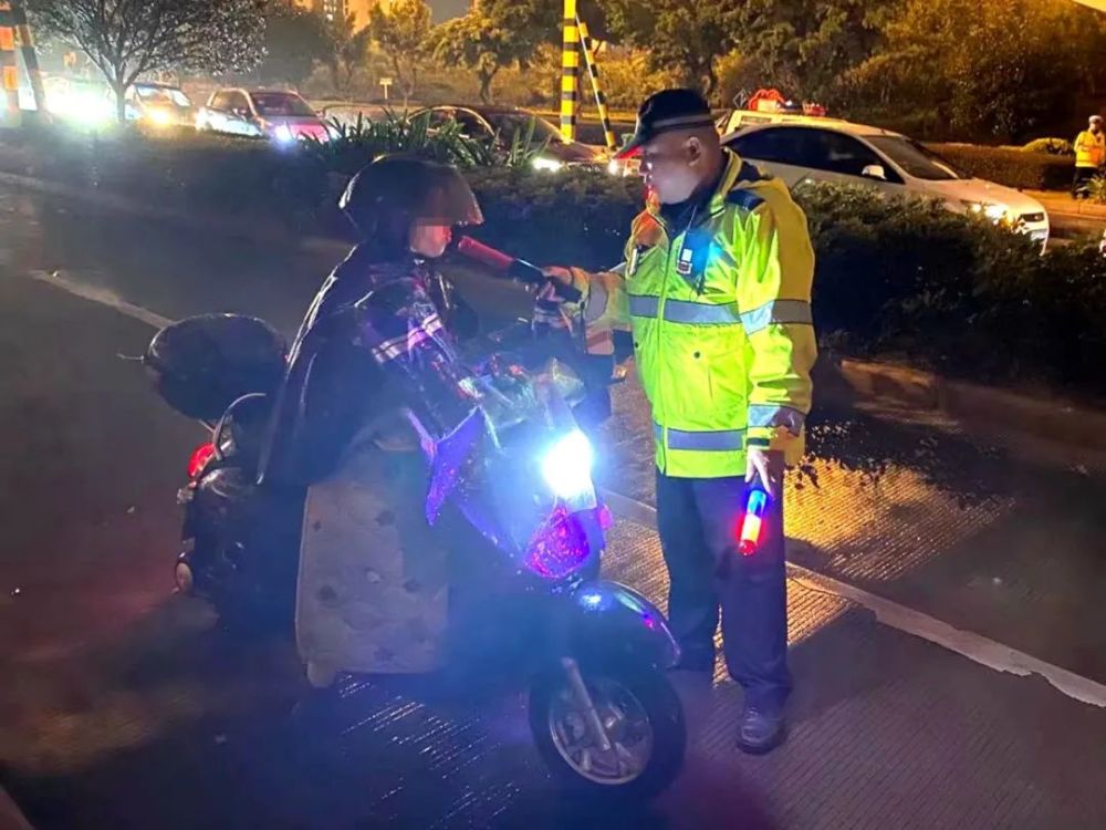 柳州正在严查电动车酒驾还有这些违法行为