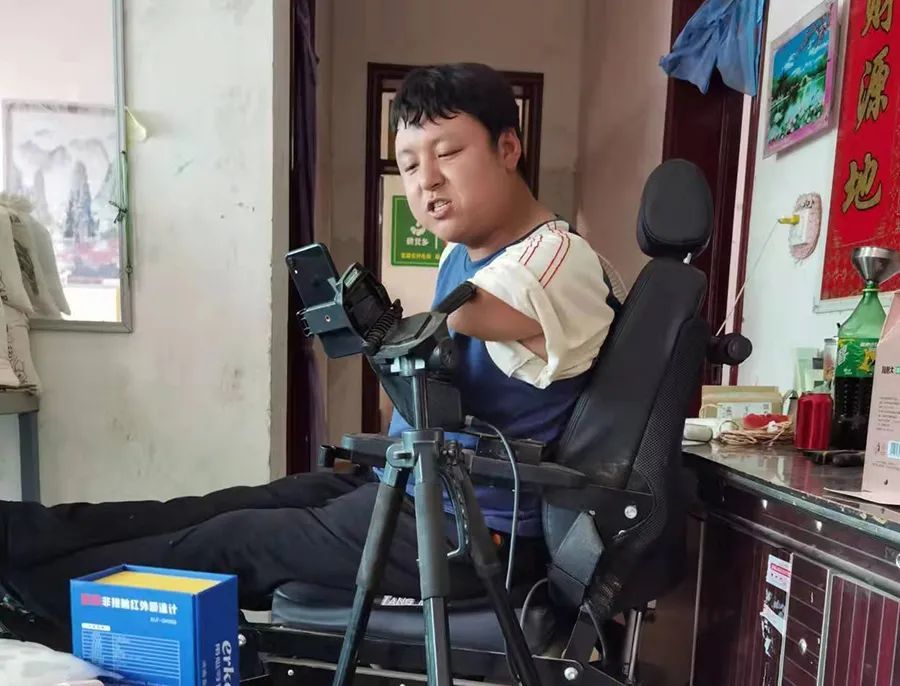 22岁飞来横祸被退婚想一了百了如今这个无臂主播获央视点赞