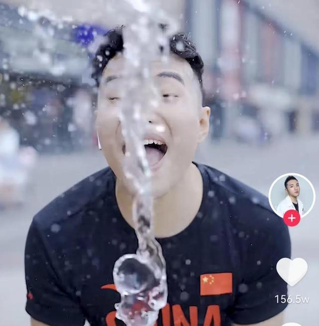 油王田一名坐拥887万粉丝却被邓紫棋淘汰光靠油腻走不长久