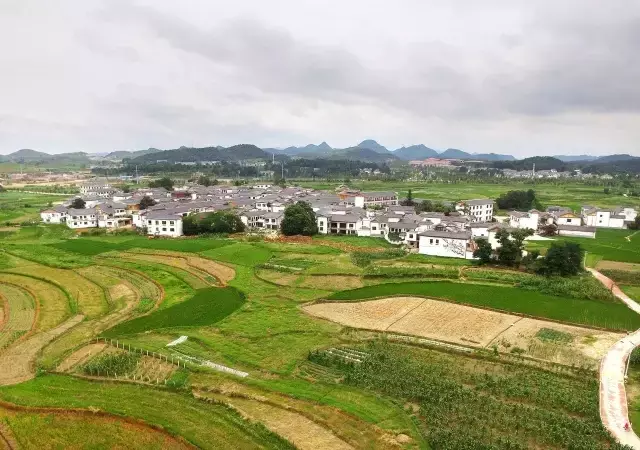 平寨村位于马场镇南部,目前共有平寨,龟山,新寨,旧寨,克酬等8个自然寨