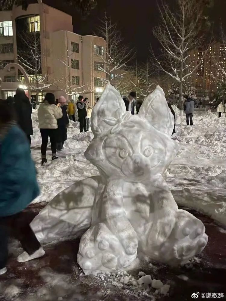 用雪堆狮子的图片图片