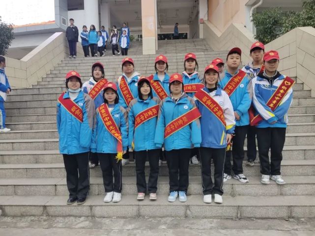 保护身边生态环境织金县第三中学阳光志愿者在行动