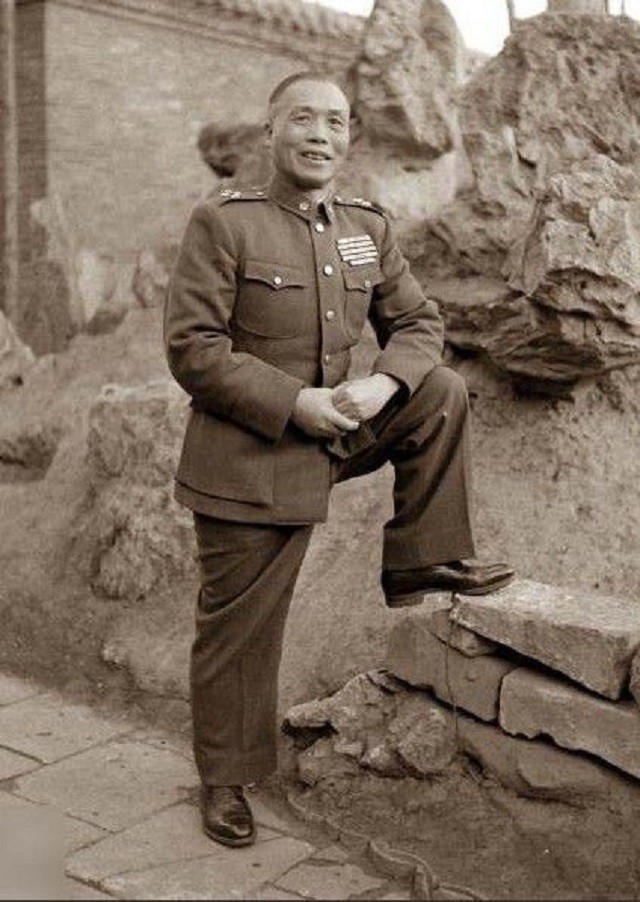 李幼邻给回国父亲准备大笔美金李宗仁感慨道幸好没逼儿子从政