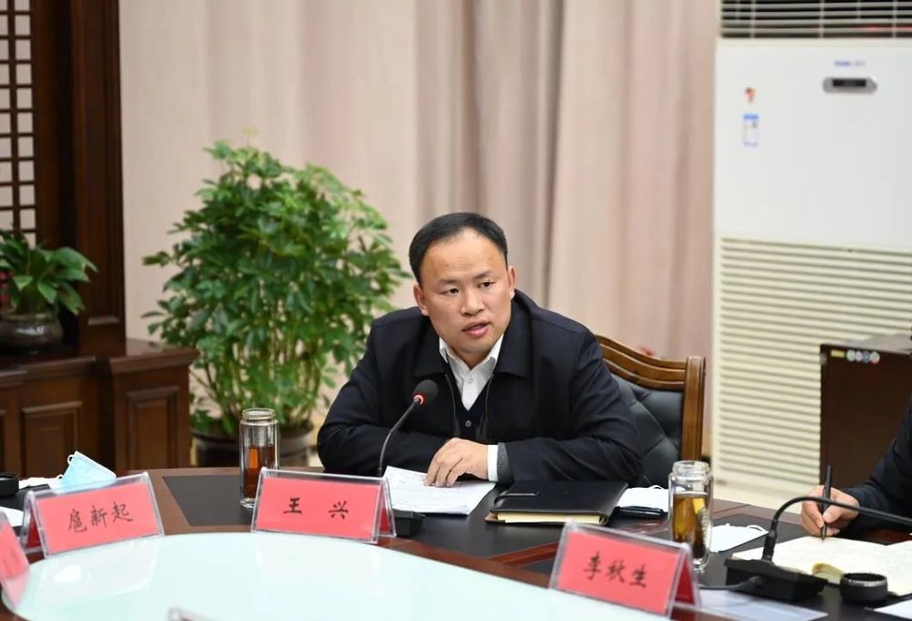 扈新起主持召开全县灾后恢复重建工作专班第八次会议暨农村房屋修缮