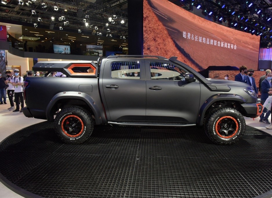 随着皮卡慢慢解禁这台长城炮黑弹版磨砂黑的皮肤会成爆款