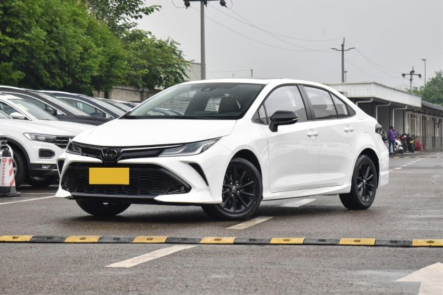 售价1368万配15l3缸动力丰田卡罗拉grsport运动版到店实拍