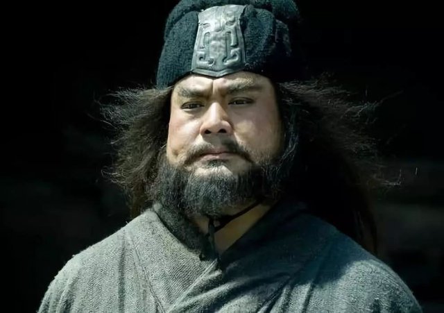 大哥刘备为什么还没有下旨出兵去帮二哥关羽报仇,而张飞有个坏习惯就