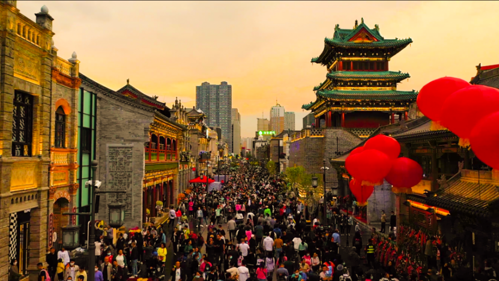 特写11钟楼街释放强磁场服务业增添新活力