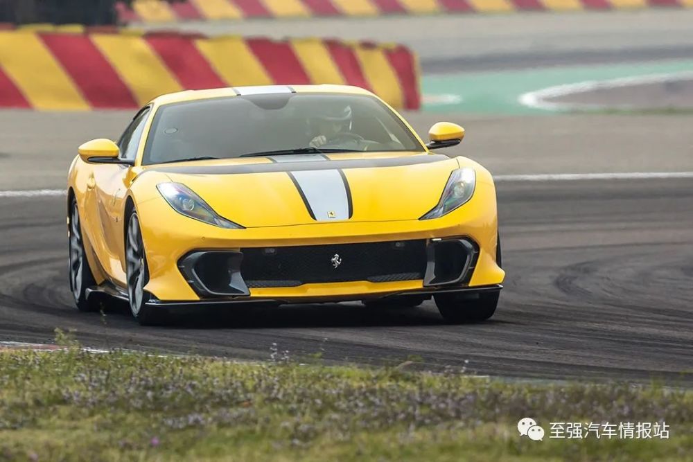 830马力9,500转v12 na!法拉利 812 competizione 赛道初体验