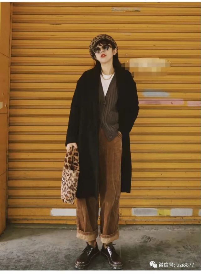 灯芯绒阔腿裤配什么上衣好看