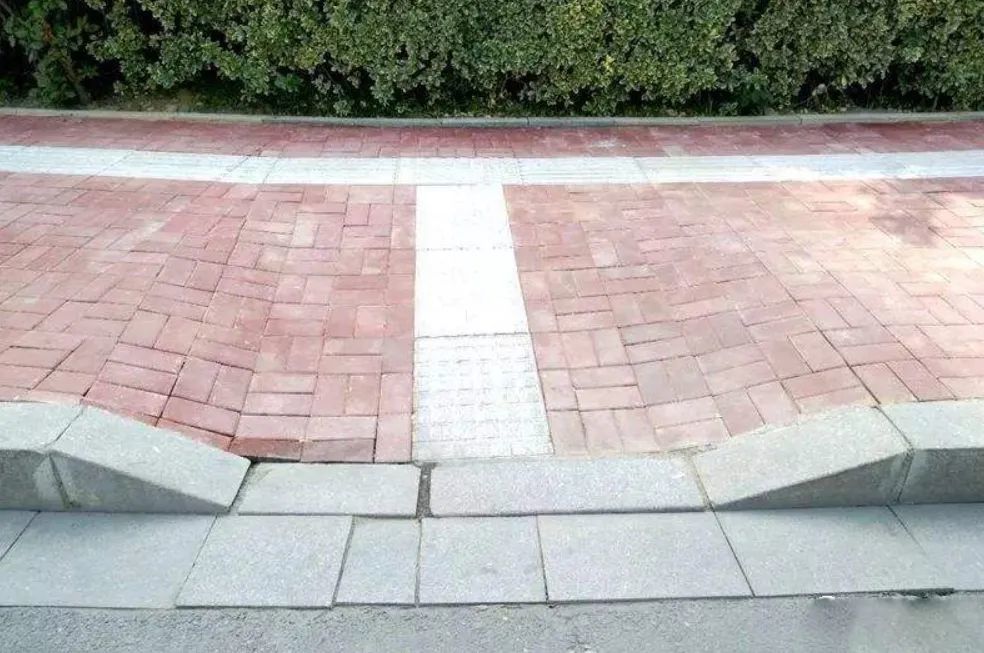 观点|"路缘坡效应":帮助弱势群体,就是帮助所有人