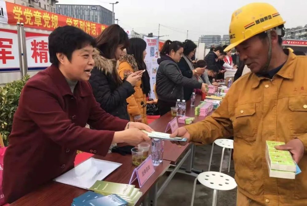 大家都会第一时间想起马路娣,因为在她面前,麻