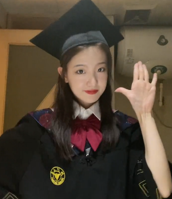 22岁浙大女学霸走红,成董明珠钦点"接班人",网友:内定儿媳妇?