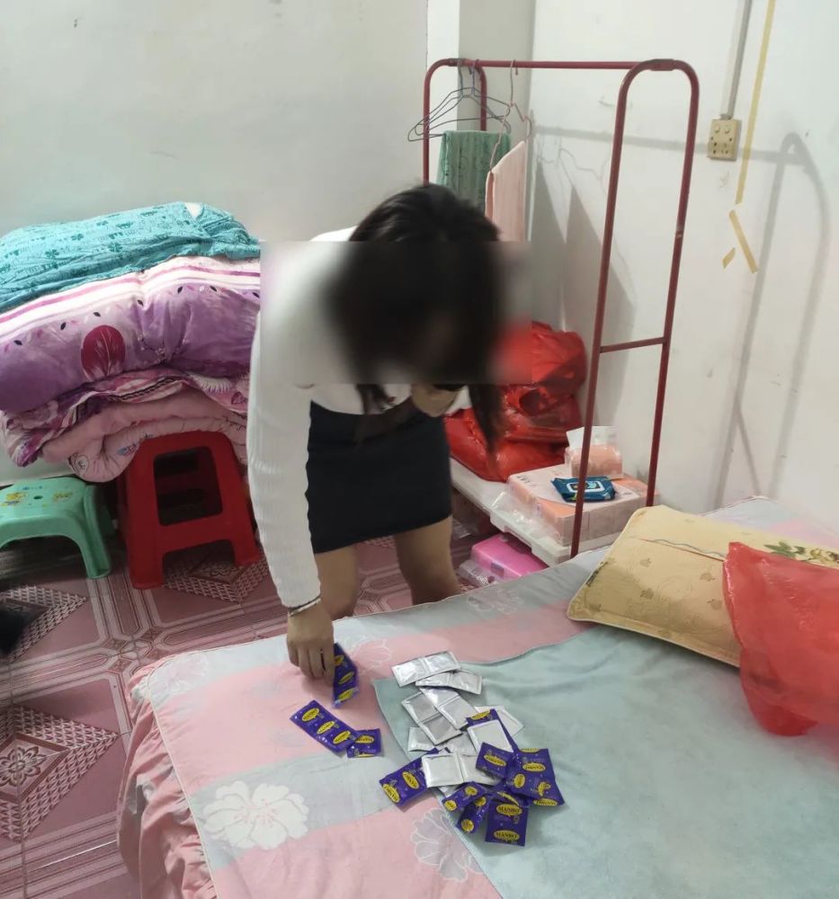 警方突击2间涉黄场所丰顺2男2女被抓