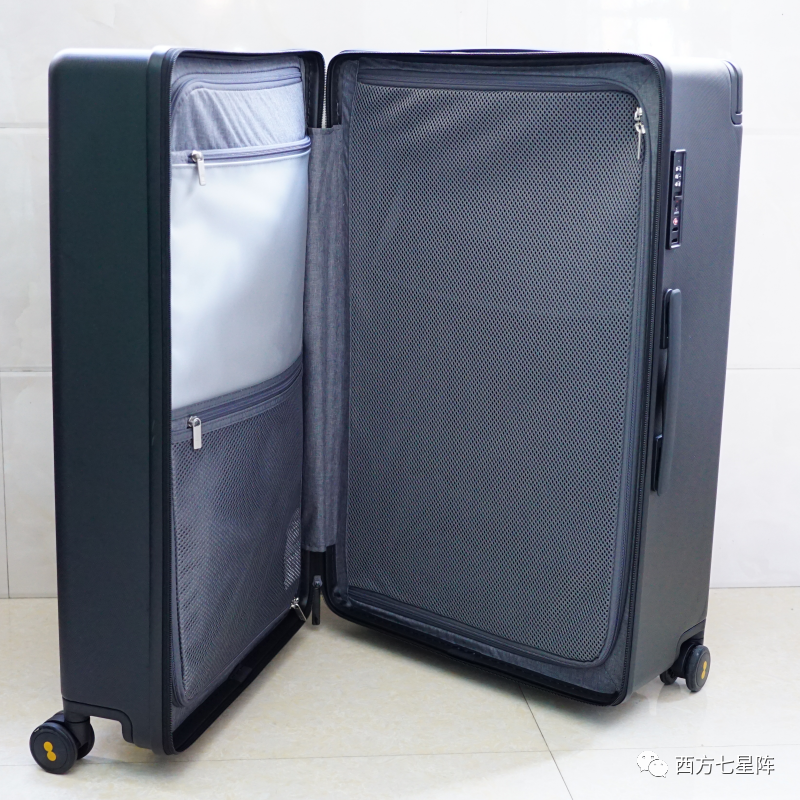 首先,这是一把tsa007海关锁,这种海关锁可以让安检人员通过专用钥匙