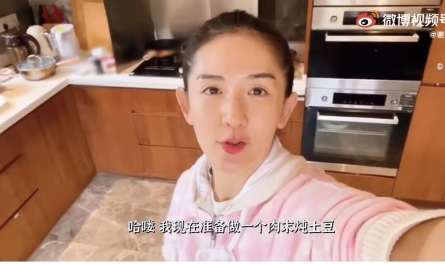 好爸爸！张杰忙工作到深夜仍坚持一早送双胞胎女儿上学，与谢娜一同分享幸福