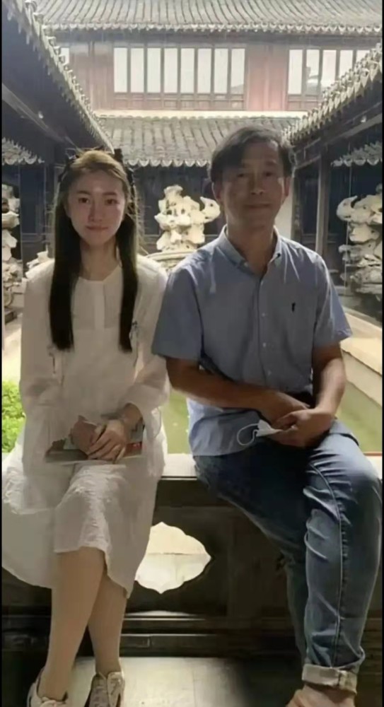 流浪大师沈巍否认和女作家结婚，称自己对婚姻厌恶，不认识爆料者