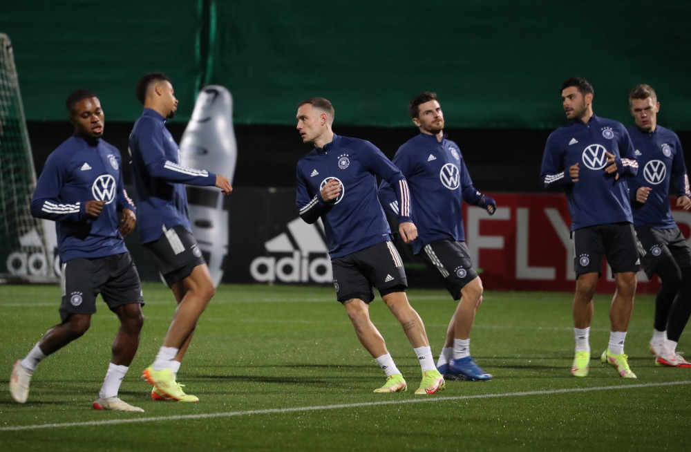 (外代二线)足球——世预赛:德国队赛前训练