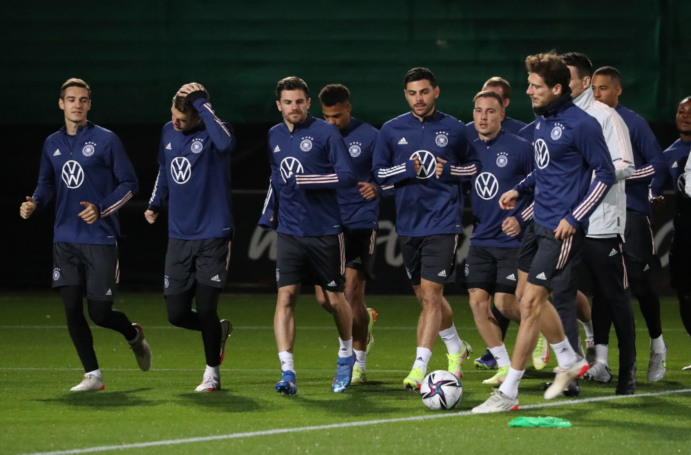 (外代二线)足球——世预赛:德国队赛前训练