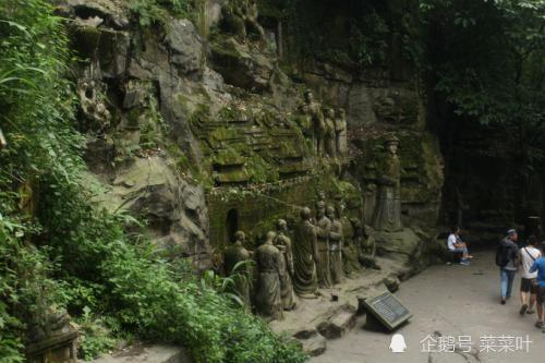 見這裡環境秀麗,所以就決定再次定居修行,開闢了三霄娘娘廟,同時將三