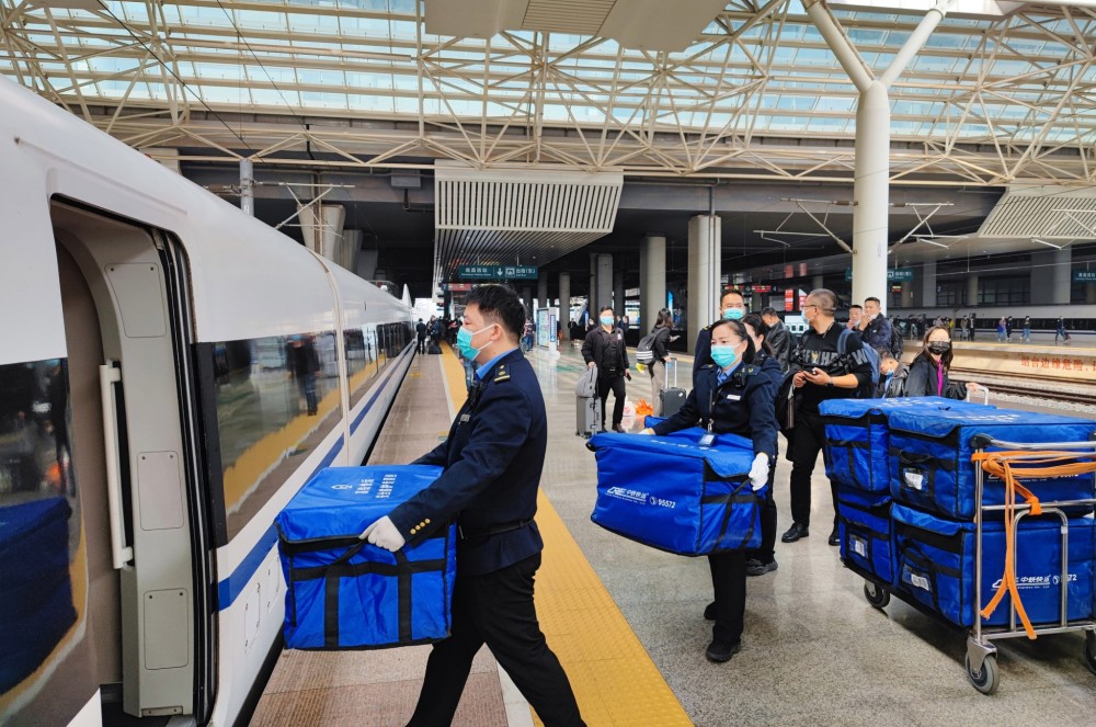 你的双11快递已坐上高铁铁路部门拓展高铁快运等特色服务项目