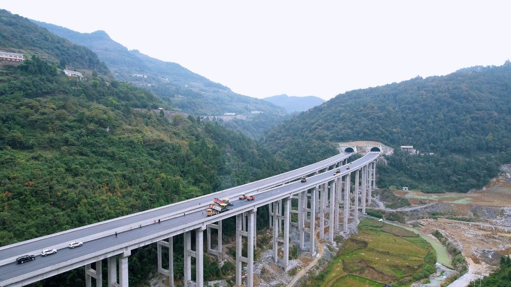 渝黔高速公路扩能项目已完成工程量90% 年底达到通车条件