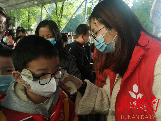 长沙县泉塘小学：组织学生接种新冠疫苗