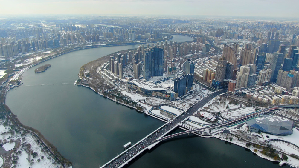 11月11日拍摄的沈阳市浑河两岸雪景(无人机照片.新华社记者 杨青 摄