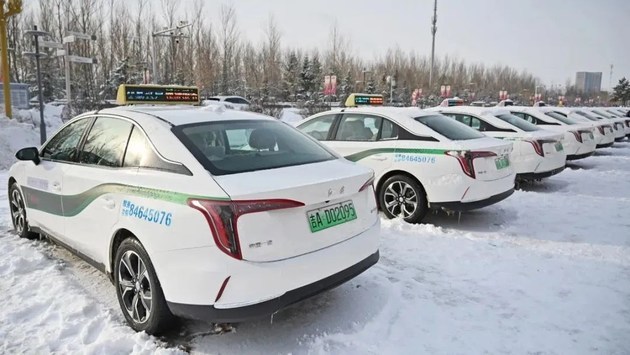 红旗e-qm5换电版投入出租车运营 月底增至2000辆_腾讯新闻