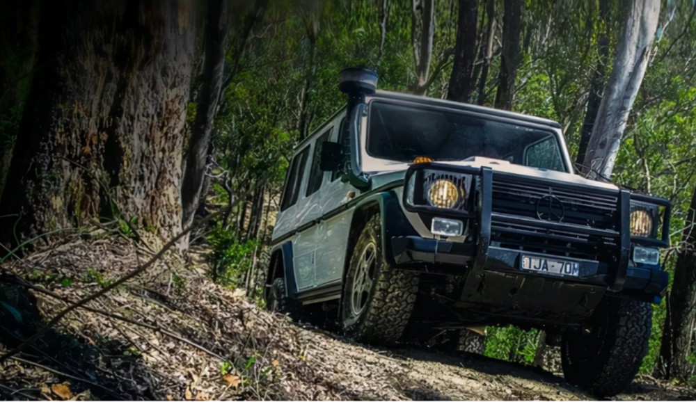 奔驰g军用版官方图,搭载2.9t柴油机_腾讯新闻