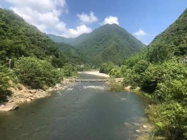 将在汉中盆地秦岭南麓自西向东形成汉惠渠,石门水库,焦岩水库,党河