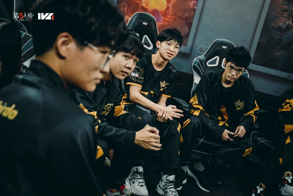 ivl秋季赛第五周首日:gr大战mrc,三连胜或被终结!