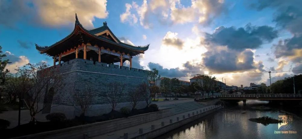 中▲摄影:多云▲摄影:多云古城墙遗址公园位于乍浦镇南城河金安桥北侧