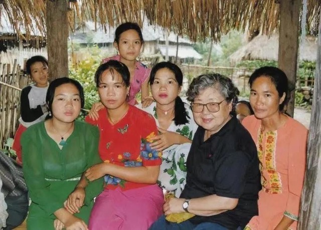 致敬这位百岁奶奶上热搜她曾把云南勐腊麻风病人从鬼变回了人