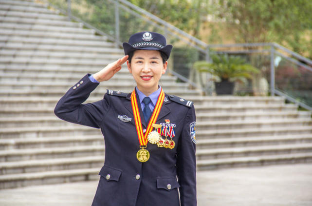 四川内江"80后"女法医王艳:当好死者与生者间的"翻译官"