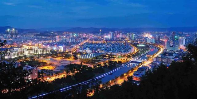 楚雄:为建设"一极两区"凝聚磅礴力量