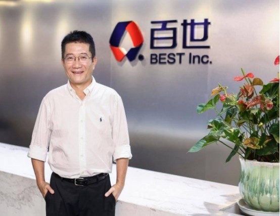 朗讯通讯,负责产品研发相关工作,到1996年回到中国后担任ut斯达康中国