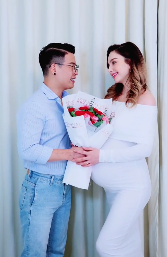 凯诺梦露夫妇官宣生子光坐月子就花13万宝宝的长相成焦点