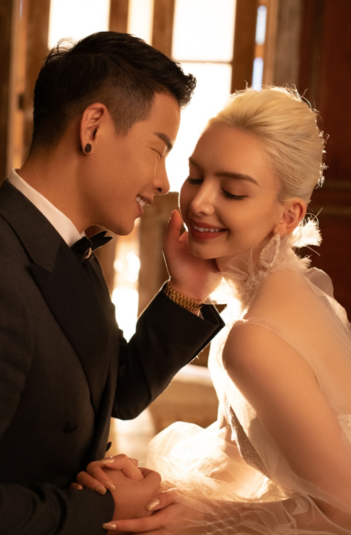 凯诺梦露夫妇官宣生子光坐月子就花13万宝宝的长相成焦点