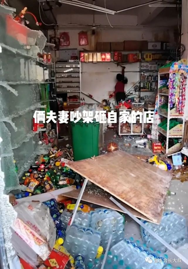 吉安市一女子和丈夫争吵拿起锤子砸毁自家超市网友砸得好