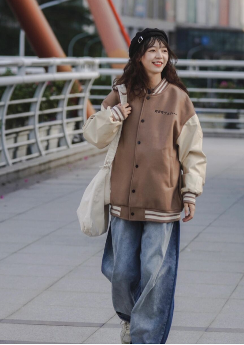秋冬的棒球服怎么穿才帅气建议搭配阔腿裤舒适又减龄