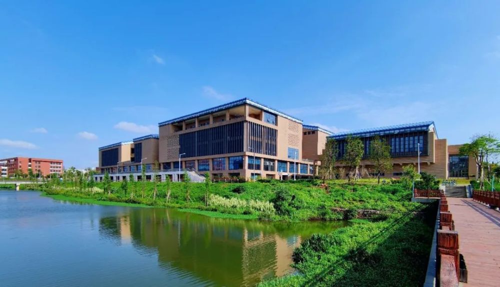 据佛山科学技术学院官网消息,为加快学校更名大学,申报博士点,提升