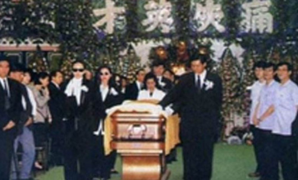1993年陈百强去世被迫嫁为人妻的何超琼为何执意要替他扶灵
