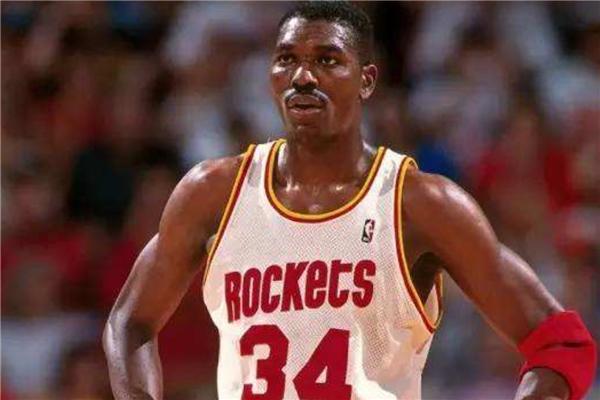 戴夫-考恩斯 NBA官方75大球星第一批第三组，“大梦”领衔！