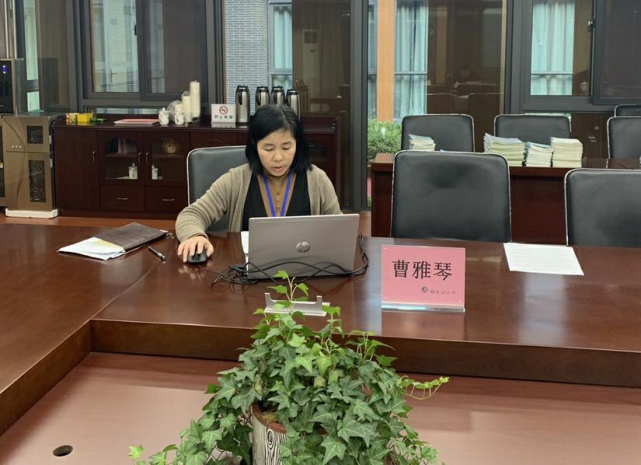 调研从我校分管教学副校长曹雅琴的工作汇报开始.