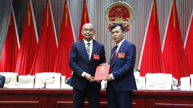 吴川新一届市人民政府和市人大常委会领导班子揭晓,市长:冯德联