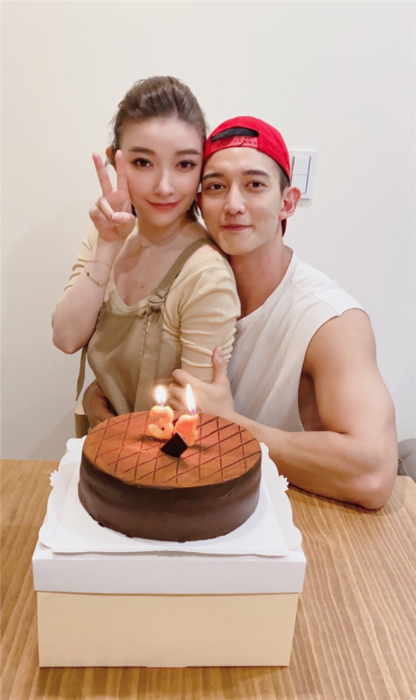 明星情侣官宣结婚喜讯许维恩与男友正式登记曾两次推迟婚期