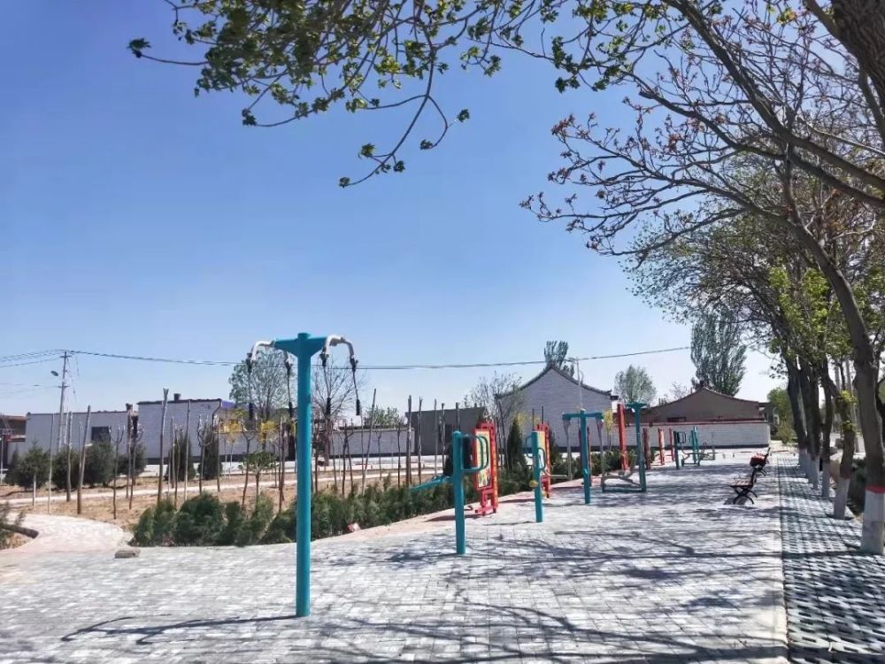 白土岗乡枣岗子村党支部委员吴生林:"我们枣岗子七支沟过去就没个样子